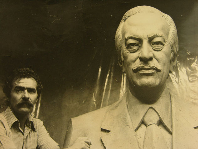 Monumento a Carlos Mantilla.
