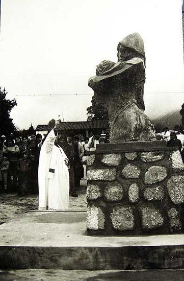 monumento a la madre Stone Figurative