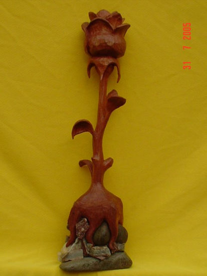 Solo una Flor Carving Figurative