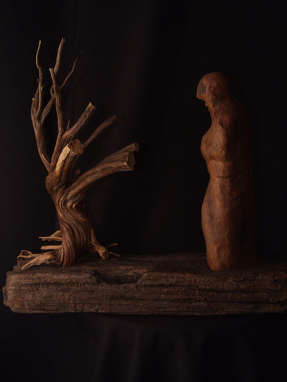 Punto de encuentro Wood Figurative