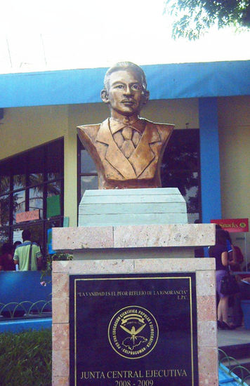 PROFESOR LEOVIGILDO PINEDA, escultura hondureña Otros Figurativa