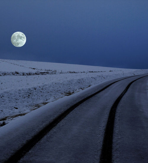 camino con luna 