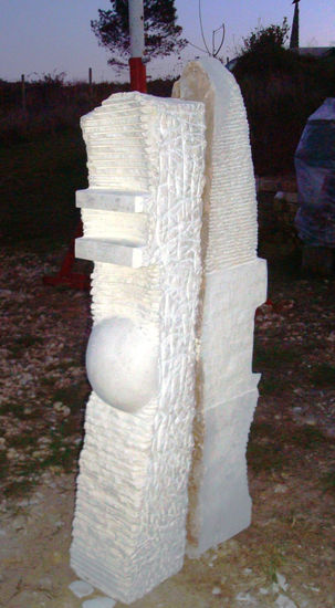 Ecotriptico I - Indiferença Ecológica Stone Figurative