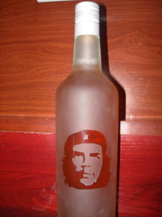 botella tallada cheguevara