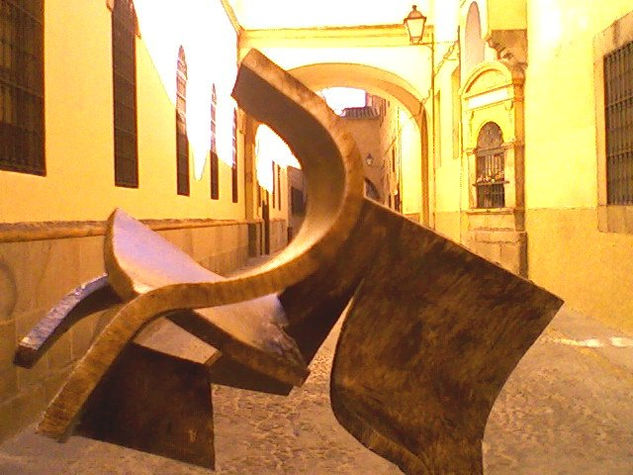 BUSCANDO LA ESPACIALIDAD DESDE EL PLANO Escultura en Plasencia Metal Abstracta