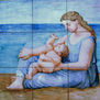 Madre e hijo a orillas del mar