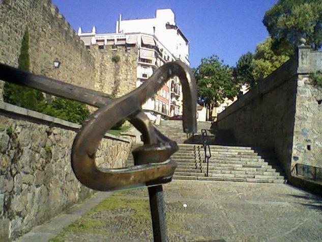 ESCULTURA PARA UN ESPACIO Escultura en Plasencia Mixed Abstract