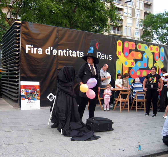 Pedro Alba- Performance de ArtSalud en Fira d´Entitas de Reus 