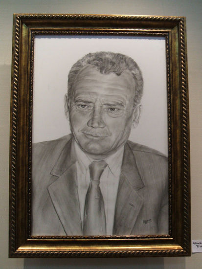 Abuelo Castaño Charcoal