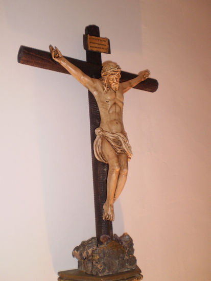 crucifijo en barro cocido (2005) 