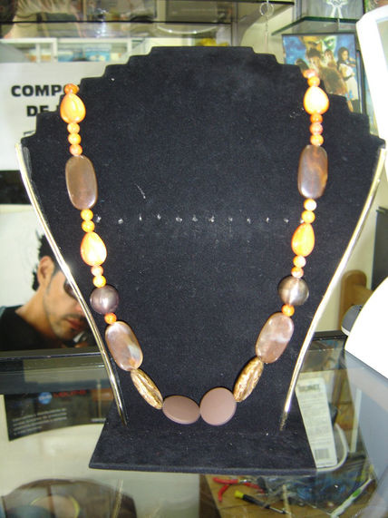 Collar con...