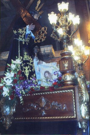 trono anda santa...