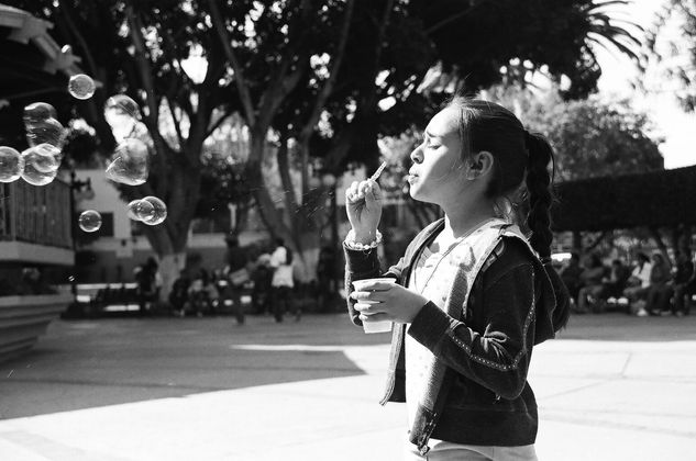 Burbujas Portrait Black and White (Manual)