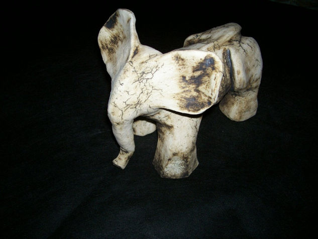 elefante Pottery Figurative