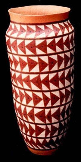 Vaso com desenhos geométricos