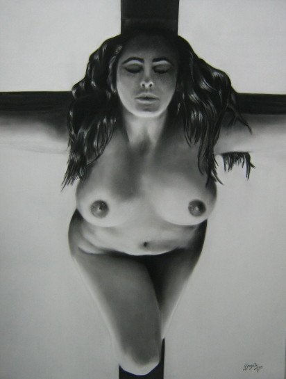 MUJER EN CRUZ 1