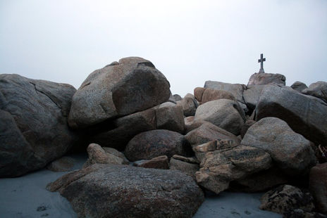 Las roca y la cruz