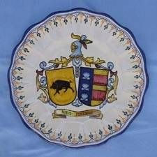 PLATO HERALDICO CON EL ESCUDO DE SUS APELLIDOS 