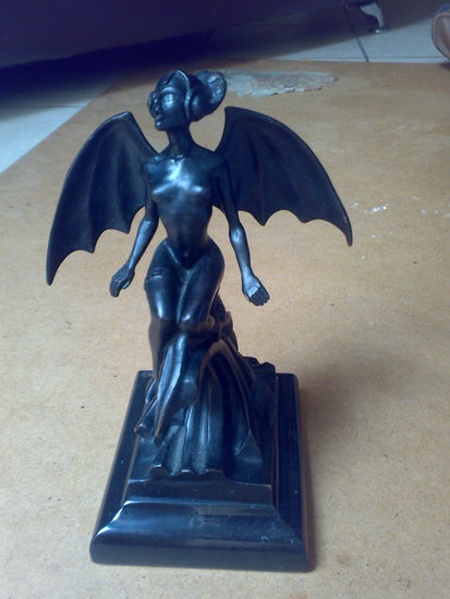 lilith 01 Bronce Figurativa