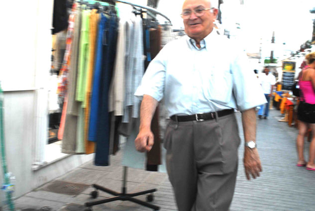 primer hombre que fotografio Nerja Cuervas de 