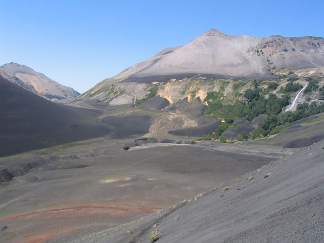 Hacia la cumbre del volcan Achen Niyeu 