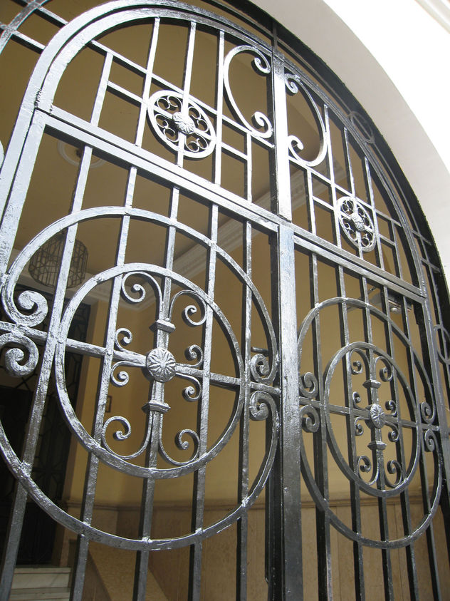 Puerta de la casa el Domingo por la tarde