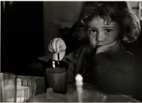 Niña con merienda