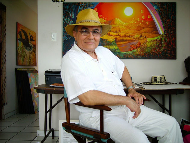 José Hermitanho en su estudio en San Juan, Puerto Rico