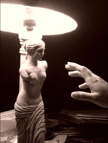 Del tacto a la luz