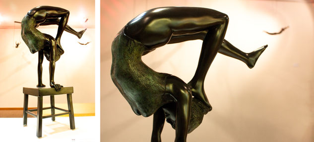 Equilibrista en Taburete 2 Bronce Figurativa