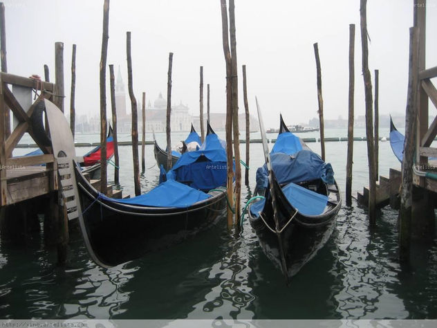 Gondolas venecianas en la plaza de San Marcos