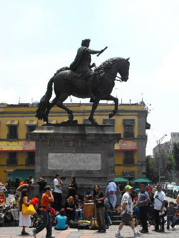 bajo la mirada del cabllito 