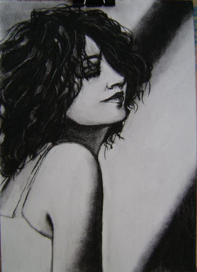 Posando. Charcoal