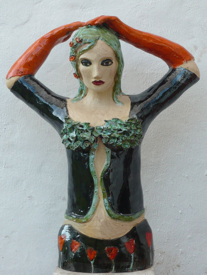 Hortencia Pottery Figurative