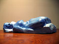 mujer en azul