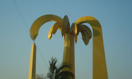 varias