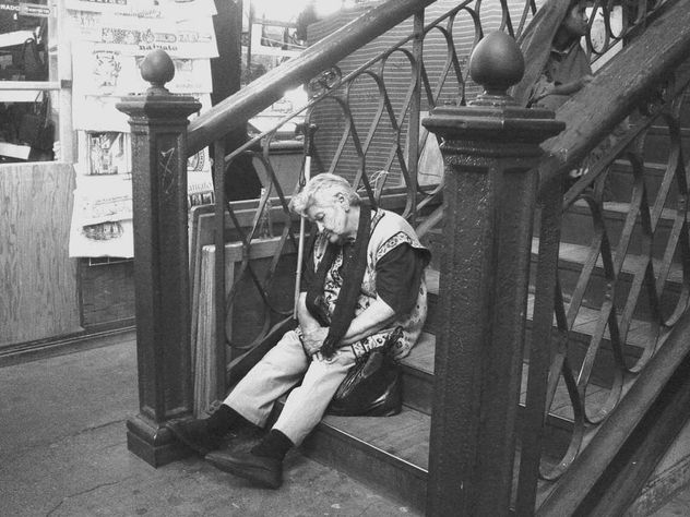 LA VIDA ES UN PROFUNDO DORMIR DONDE EL SUEÑO ES EL AMOR