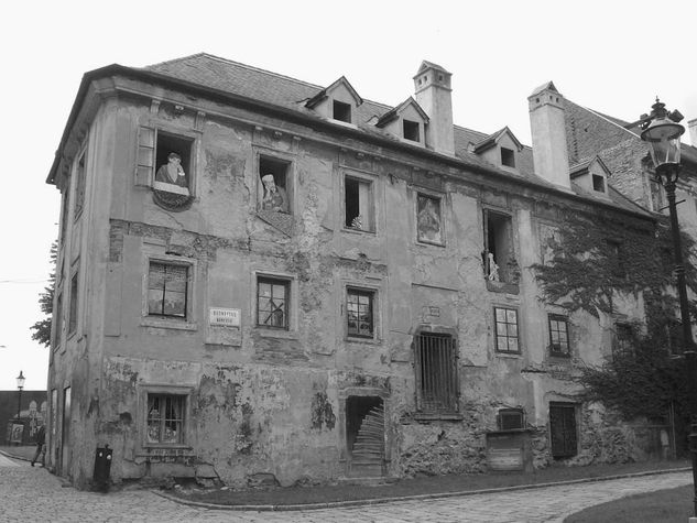 LA CASA DE LAS VENTANAS PINTADAS Travel Black and White (Digital)