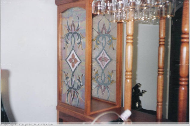 VIDRIERA DOBLE EN MUEBLE BAR