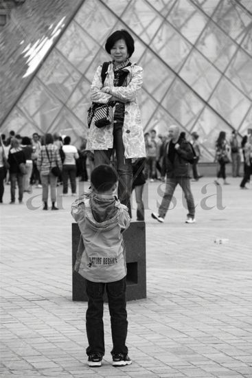 "Niño fotografo" Travel Black and White (Digital)