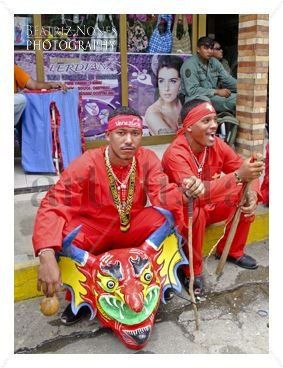 Los diablos esperan su momento Fotoperiodismo y documental Color (Digital)