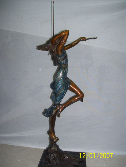 amazonas Bronze Figurative