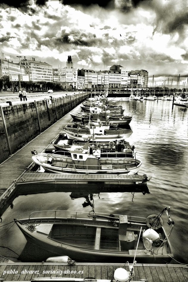 PESQUEROS AMARRADOS EN EL PUERTO