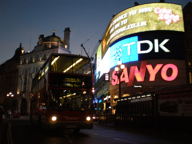 Piccadilly Circus Viajes Color (Digital)