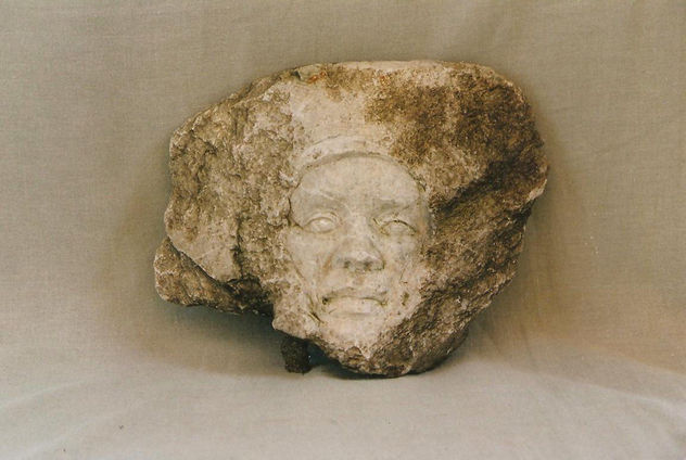 Cabeça em pedra sabão