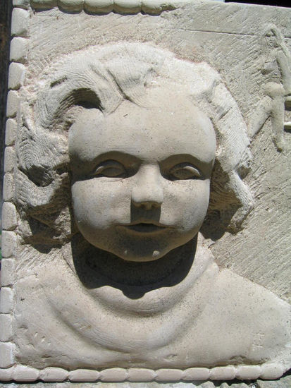 Niño Piedra Figurativa