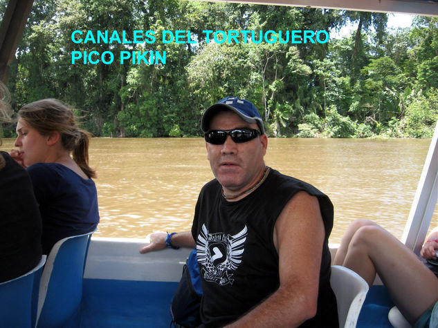 PICO PIKIN POR LOS CANALES DE TORTUGUERO,COSTA RICA 