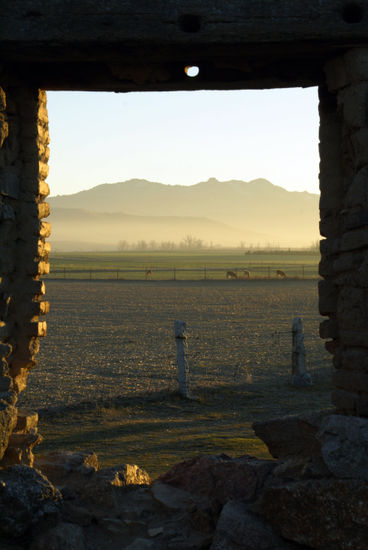 atardecer en invierno en los campos de castilla 