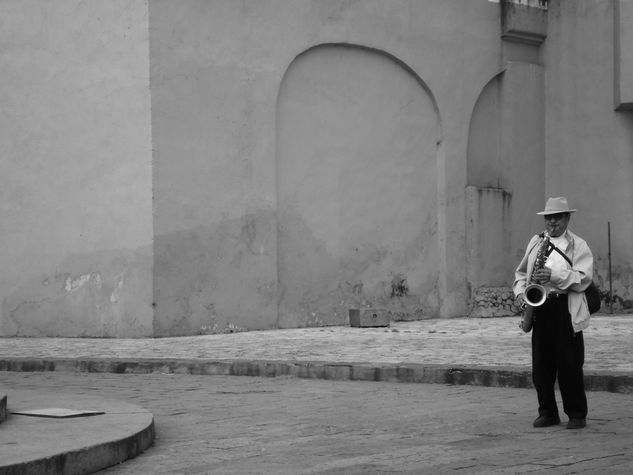 Descubriendo Saxos Arquitectura e interiorismo Blanco y Negro (Digital)