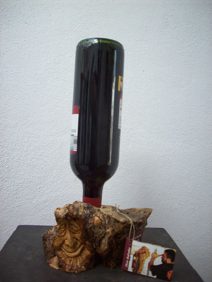 Botellero3. Wood Figurative